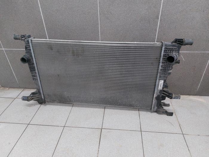 Gebruikte Radiateur Renault Megane III Grandtour (KZ) 1.5 dCi 90 Prijs € 72,45 Margeregeling aangeboden door Wessel Parts & Service B.V.