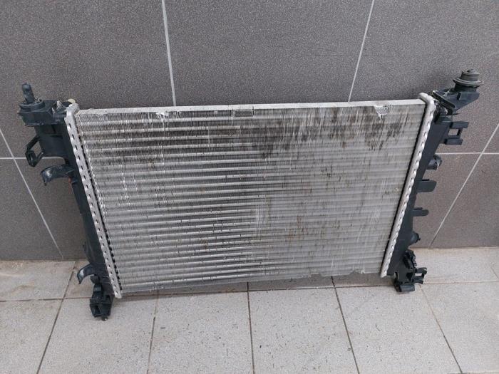 Gebruikte Radiateur Opel Corsa E 1.4 16V Prijs € 51,45 Margeregeling aangeboden door Wessel Parts & Service B.V.