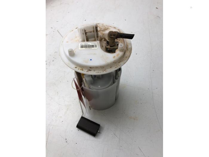 Gebruikte Tank element Pomp Opel Corsa E 1.4 16V Prijs € 51,45 Margeregeling aangeboden door Wessel Parts & Service B.V.