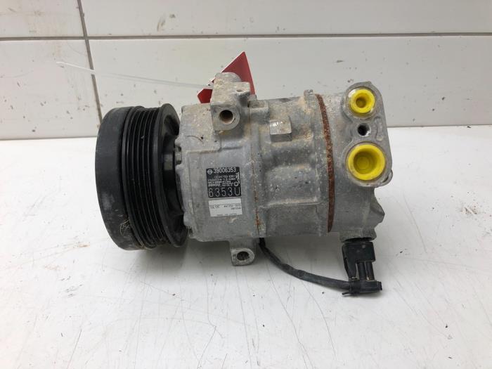 Gebruikte Aircopomp Opel Corsa E 1.4 16V Prijs € 72,45 Margeregeling aangeboden door Wessel Parts & Service B.V.