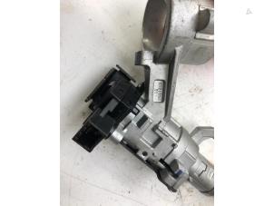 Gebruikte Afstands Bediening Set Opel Corsa E 1.4 16V Prijs € 39,00 Margeregeling aangeboden door Wessel Parts & Service B.V.