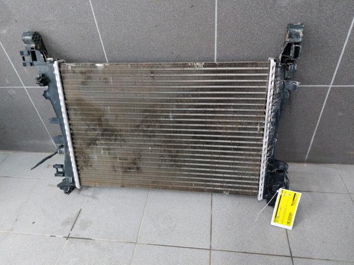Gebruikte Radiateur Opel Corsa E 1.4 16V Prijs € 51,45 Margeregeling aangeboden door Wessel Parts & Service B.V.