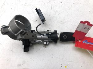 Gebruikte Afstands Bediening Set Opel Corsa E 1.4 16V Bi-Fuel Prijs € 39,00 Margeregeling aangeboden door Wessel Parts & Service B.V.