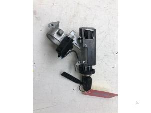 Gebruikte Afstands Bediening Set Opel Astra J (PD5/PE5) 1.4 16V ecoFLEX Prijs € 49,00 Margeregeling aangeboden door Wessel Parts & Service B.V.