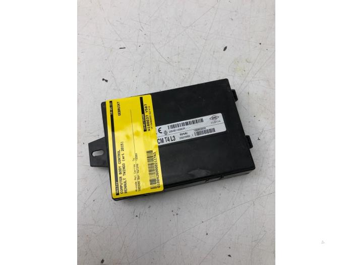 Gebruikte Computer Body Control Renault Twingo III (AH) 1.0 SCe 70 12V Prijs € 72,45 Margeregeling aangeboden door Wessel Parts & Service B.V.
