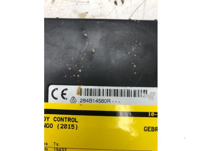 Gebruikte Computer Body Control Renault Twingo III (AH) 1.0 SCe 70 12V Prijs € 61,95 Margeregeling aangeboden door Wessel Parts & Service B.V.