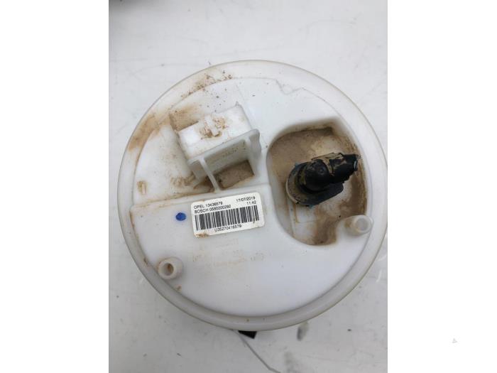 Gebruikte Tank element Pomp Opel Corsa E 1.4 16V Prijs € 51,45 Margeregeling aangeboden door Wessel Parts & Service B.V.