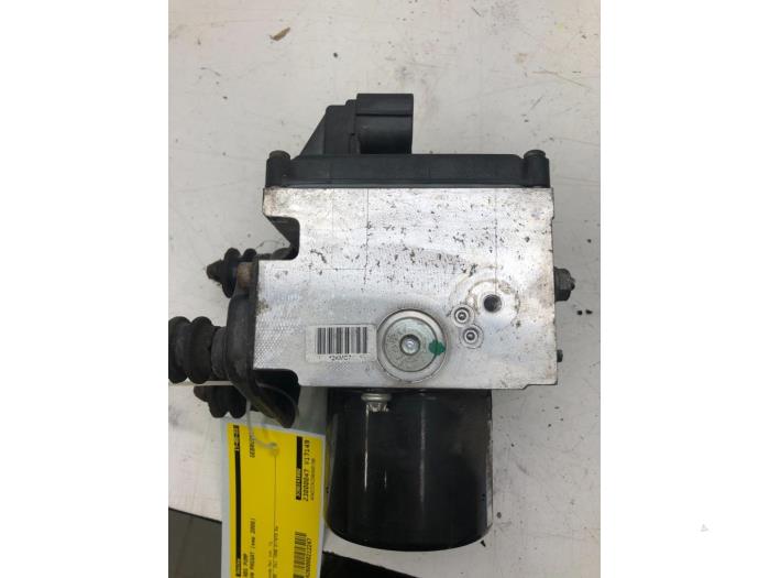 Gebruikte ABS Pomp Volkswagen Passat Variant (3C5) 2.0 TDI 16V 170 Prijs € 103,95 Margeregeling aangeboden door Wessel Parts & Service B.V.