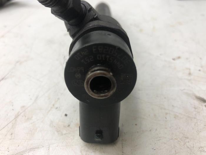 VOLVO V50 1 generation (2003-2012) Injecteur de carburant 0445110251 18269391