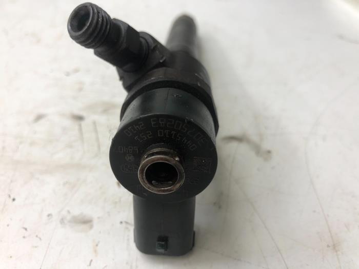 VOLVO V50 1 generation (2003-2012) Injecteur de carburant 0445110251 18269391