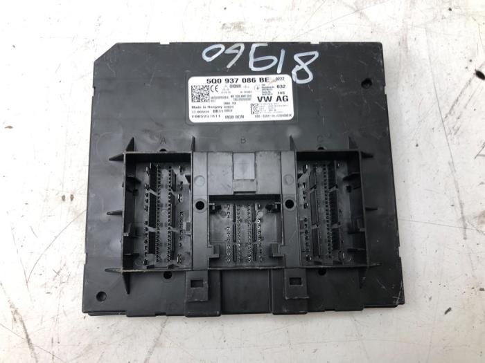 Gebruikte Computer Body Control Volkswagen Passat (3G2) 1.6 TDI 16V Prijs € 145,95 Margeregeling aangeboden door Wessel Parts & Service B.V.