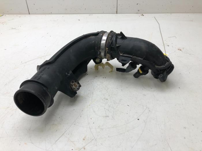 Gebruikte Intercooler Buis Nissan Micra (K14) 1.0 IG-T 100 Prijs € 40,95 Margeregeling aangeboden door Wessel Parts & Service B.V.