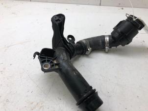 Gebruikte Intercooler Buis Nissan Micra (K14) 1.0 IG-T 100 Prijs € 39,00 Margeregeling aangeboden door Wessel Parts & Service B.V.