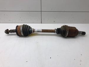 Gebruikte Aandrijfas links-voor Opel Astra K 1.6 CDTI 110 16V Prijs € 149,00 Margeregeling aangeboden door Wessel Parts & Service B.V.