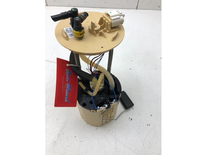 Gebruikte Tank element Pomp Opel Astra K 1.6 CDTI 110 16V Prijs € 82,95 Margeregeling aangeboden door Wessel Parts & Service B.V.