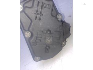 Gebruikte Gasklephuis Mercedes S (222.0/222.1) 3.0 S-400d 4-Matic Prijs € 39,00 Margeregeling aangeboden door Wessel Parts & Service B.V.