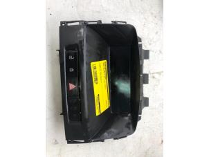 Gebruikte Display Interieur Opel Astra J Sports Tourer (PD8/PE8/PF8) 1.6 16V Prijs € 69,00 Margeregeling aangeboden door Wessel Parts & Service B.V.