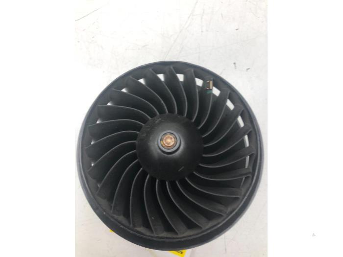 Kachel Ventilatiemotor van een Mercedes-Benz C Estate (S205) C-300 e 2.0 16V 2021