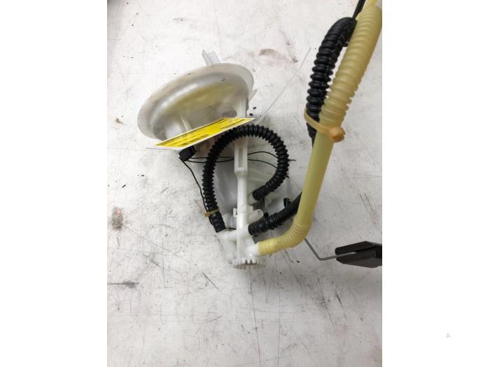 Gebruikte Tank element Pomp Mercedes C Estate (S204) 1.8 C-180 CGI 16V Prijs € 103,95 Margeregeling aangeboden door Wessel Parts & Service B.V.