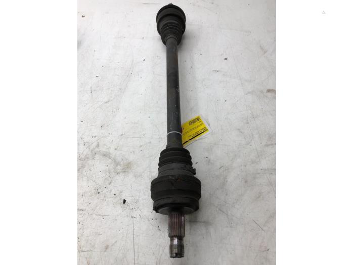 Gebruikte Aandrijfas links-achter Mercedes C Estate (S204) 1.8 C-180 CGI 16V Prijs € 52,50 Margeregeling aangeboden door Wessel Parts & Service B.V.