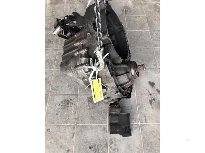 Gebruikte Versnellingsbak Volkswagen Transporter T5 2.5 TDi Prijs € 786,45 Margeregeling aangeboden door Wessel Parts & Service B.V.