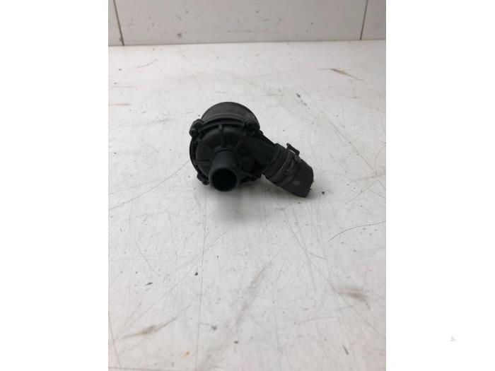 Gebruikte Waterpomp Volkswagen Caddy Combi V (SBB/SBJ) 2.0 TDI BlueMotionTechnology Prijs € 40,95 Margeregeling aangeboden door Wessel Parts & Service B.V.