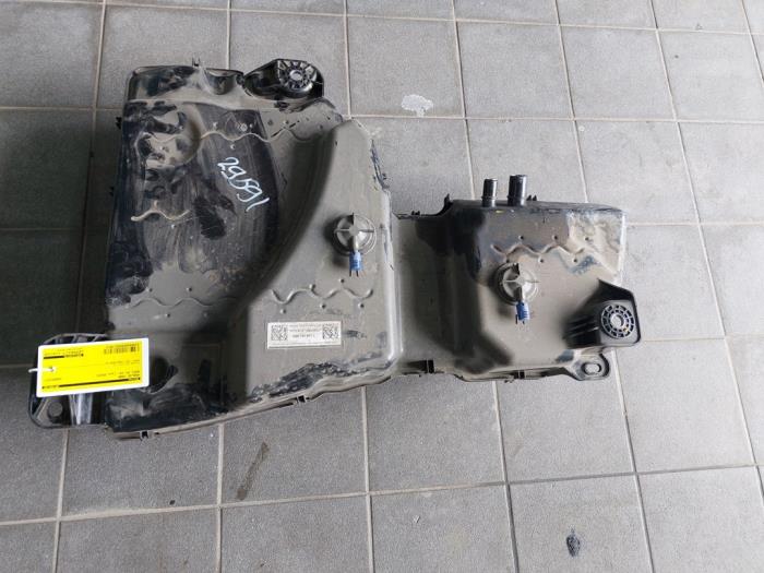 Gebruikte Tank adblue Audi Q3 (F3B) 2.0 35 TDI 16V Quattro Prijs € 366,45 Margeregeling aangeboden door Wessel Parts & Service B.V.