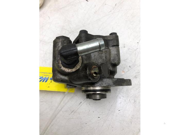 Gebruikte Servopomp Renault Master II (JD) 2.8 dTi Prijs € 51,45 Margeregeling aangeboden door Wessel Parts & Service B.V.