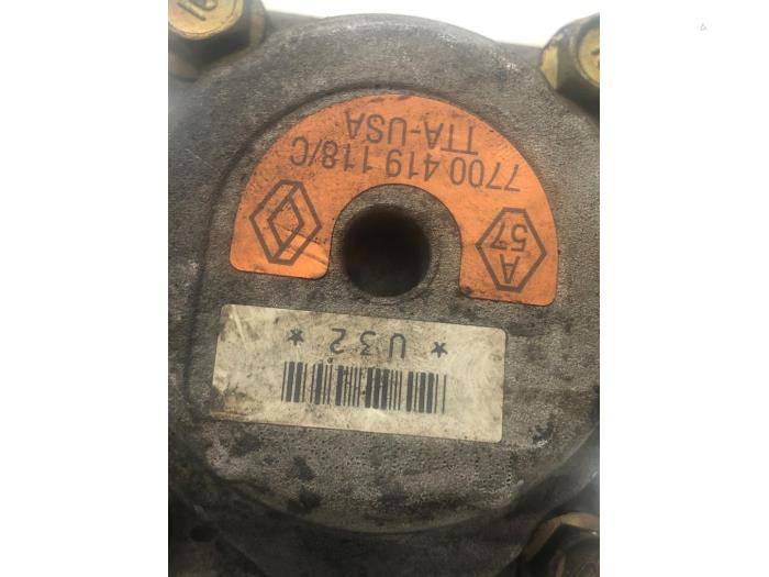 Gebruikte Pomp Servo Renault Clio II (BB/CB) 1.2 Prijs € 40,95 Margeregeling aangeboden door Wessel Parts & Service B.V.