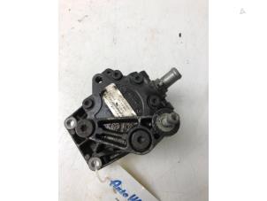 Gebruikte Stuurpomp Landrover Range Rover III (LM) 4.4 V8 32V Prijs € 59,00 Margeregeling aangeboden door Wessel Parts & Service B.V.