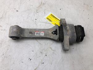 Gebruikte Versnellingsbak Steun Kia Sportage (QL) 1.6 GDI 16V 4x2 Prijs € 39,00 Margeregeling aangeboden door Wessel Parts & Service B.V.