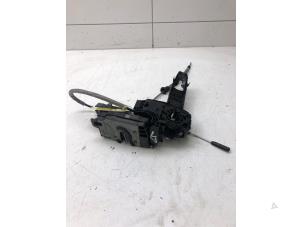 Gebruikte Deurslot Mechaniek 2Deurs links Mercedes EQV 300 Prijs € 79,00 Margeregeling aangeboden door Wessel Parts & Service B.V.