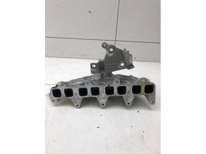 Gebruikte Inlaatspruitstuk Renault Master III (EV/HV/UV/VA/VB/VD/VF/VG/VJ) 2.3 dCi 145 16V FWD Prijs € 131,25 Margeregeling aangeboden door Wessel Parts & Service B.V.