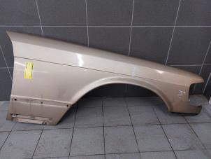 Gebruikte Spatbord rechts-voor Mercedes S (W126) 260 SE RUF Prijs € 115,00 Margeregeling aangeboden door Wessel Parts & Service B.V.