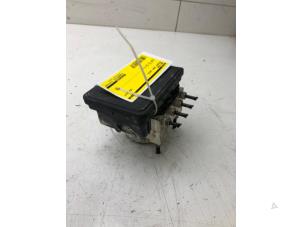 Gebruikte ABS Pomp Peugeot 2008 (CU) 1.5 BlueHDi 120 Prijs € 149,00 Margeregeling aangeboden door Wessel Parts & Service B.V.