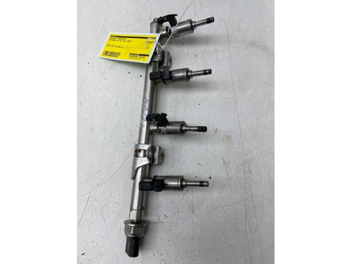 Gebruikte Injector brug Volkswagen Golf Sportsvan (AUVS) 1.2 TSI 16V BlueMOTION Prijs € 103,95 Margeregeling aangeboden door Wessel Parts & Service B.V.