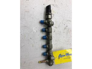 Gebruikte Injector brug Renault Master II (FD/HD) 2.2 dCi 16V Prijs € 79,00 Margeregeling aangeboden door Wessel Parts & Service B.V.