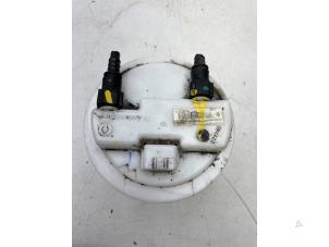Gebruikte Tank element Pomp Dacia Sandero II 0.9 TCE 12V Prijs € 69,00 Margeregeling aangeboden door Wessel Parts & Service B.V.