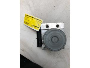 Gebruikte ABS Pomp Smart Fortwo Coupé (451.3) 1.0 52kW,Micro Hybrid Drive Prijs € 99,00 Margeregeling aangeboden door Wessel Parts & Service B.V.