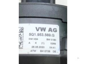 Gebruikte Licht + Raw Schakelaar Skoda Superb Combi (3V5) 1.4 TSI iV 16V Prijs € 199,00 Margeregeling aangeboden door Autobedrijf G.H. Wessel B.V.