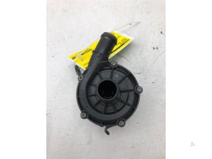 Gebruikte Waterpomp Skoda Superb Combi (3V5) 1.4 TSI iV 16V Prijs € 49,00 Margeregeling aangeboden door Wessel Parts & Service B.V.