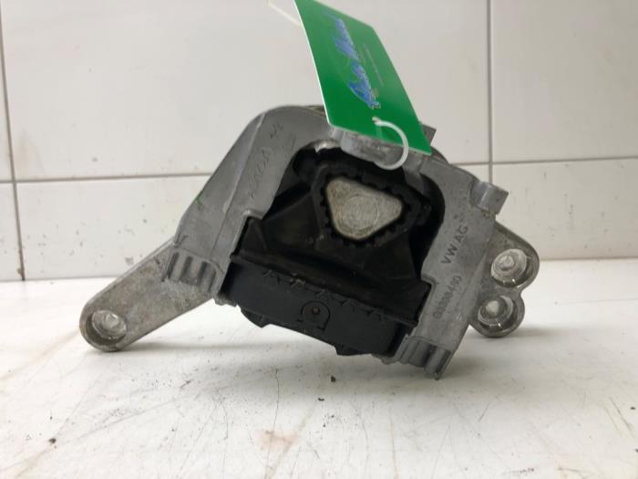 Gebruikte Motorsteun Skoda Superb Combi (3V5) 1.4 TSI iV 16V Prijs € 82,95 Margeregeling aangeboden door Wessel Parts & Service B.V.