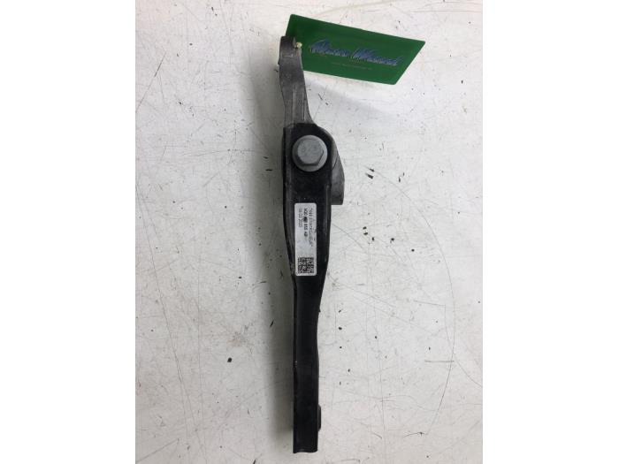 Gebruikte Motorsteun Skoda Superb Combi (3V5) 1.4 TSI iV 16V Prijs € 30,45 Margeregeling aangeboden door Wessel Parts & Service B.V.