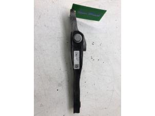 Gebruikte Motorsteun Skoda Superb Combi (3V5) 1.4 TSI iV 16V Prijs € 29,00 Margeregeling aangeboden door Wessel Parts & Service B.V.