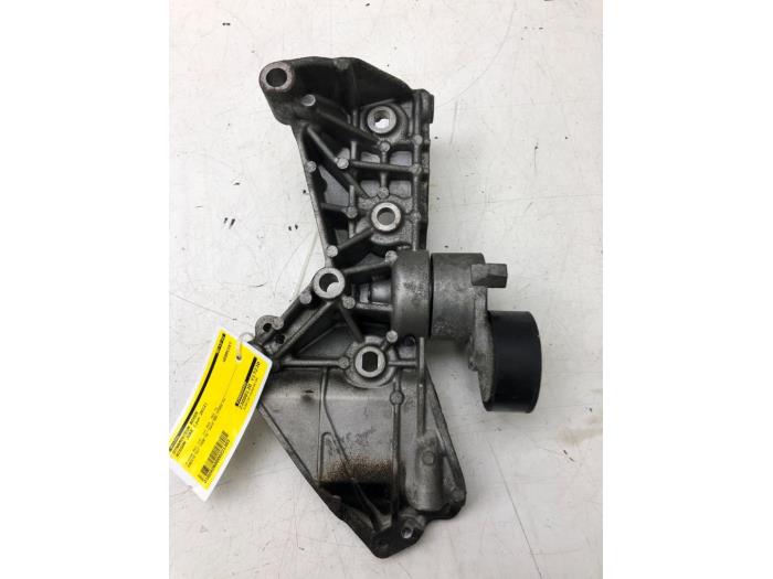 Gebruikte Dynamosteun boven Nissan Juke (F15) 1.5 dCi Prijs € 51,45 Margeregeling aangeboden door Wessel Parts & Service B.V.