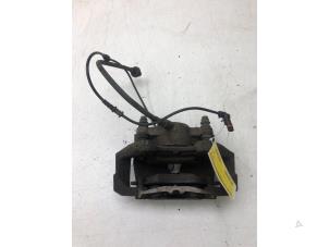 Gebruikte Remklauw (Tang) rechts-voor Mercedes SLK (R172) 2.1 250 CDI, 250d 16V Prijs € 79,00 Margeregeling aangeboden door Wessel Parts & Service B.V.