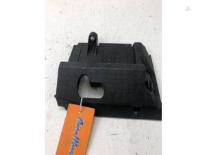 Gebruikte Accu afdekkap Mercedes GLB (247.6) 2.0 GLB-200d Prijs € 29,00 Margeregeling aangeboden door Wessel Parts & Service B.V.