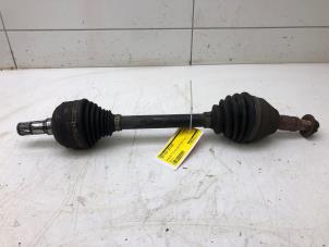 Gebruikte Aandrijfas links-voor Opel Astra J (PC6/PD6/PE6/PF6) 1.7 CDTi 16V 125 Prijs € 59,00 Margeregeling aangeboden door Wessel Parts & Service B.V.