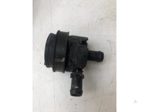 Gebruikte Waterpomp Mercedes A (W176) 2.0 A-250 Turbo 16V Prijs € 49,00 Margeregeling aangeboden door Wessel Parts & Service B.V.