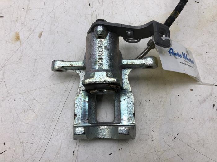 Rear brake calliper, right - 240539de-a1ab-422b-9180-52b49fba3c39.jpg